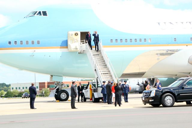 President Obama Greets Fans On Tarmac