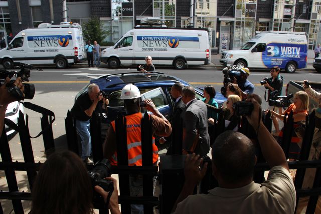 Patrick Cannon Leaves Courthouse