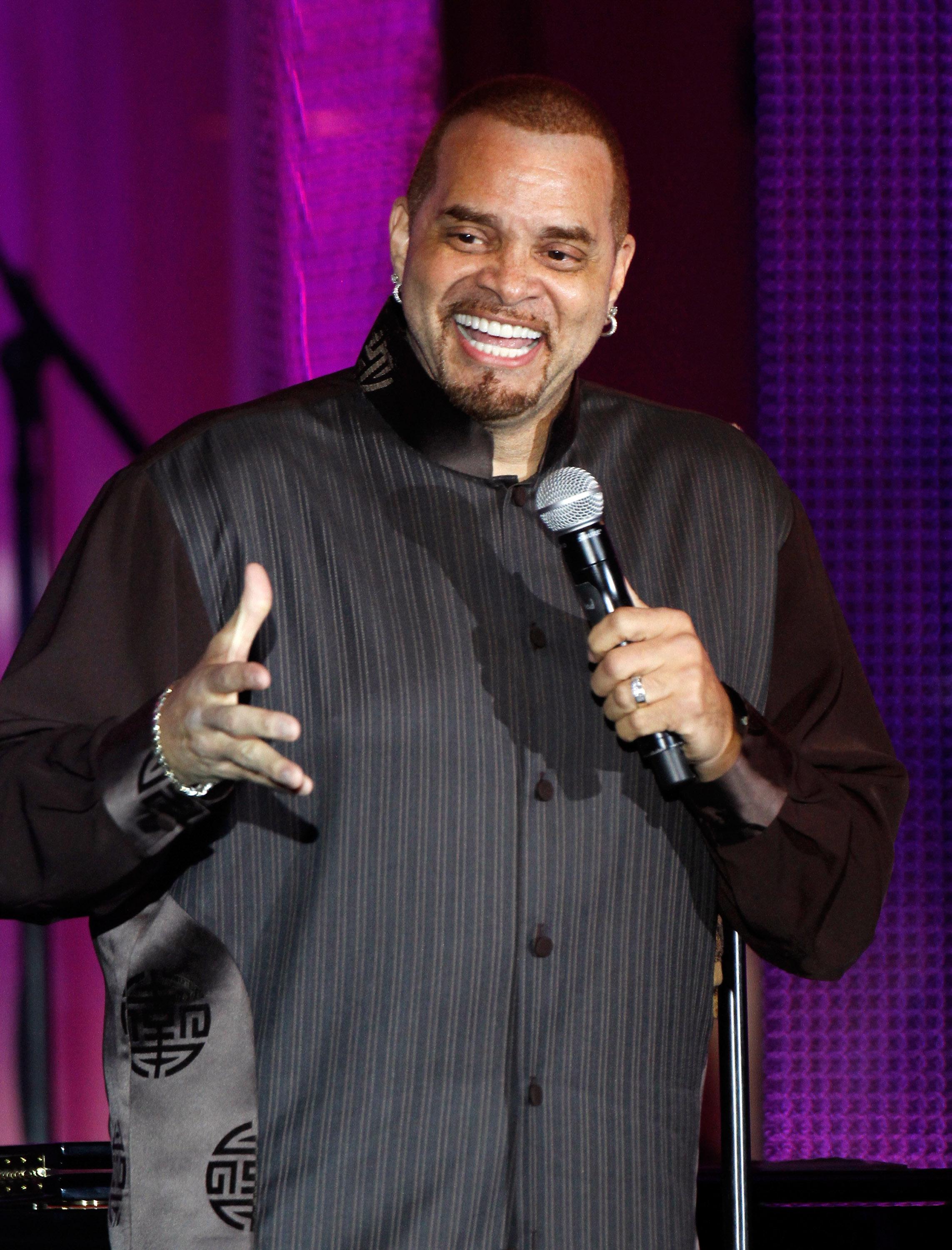 Check Out Sinbad At The Charlotte Comedy Zone! 105.3 RnB