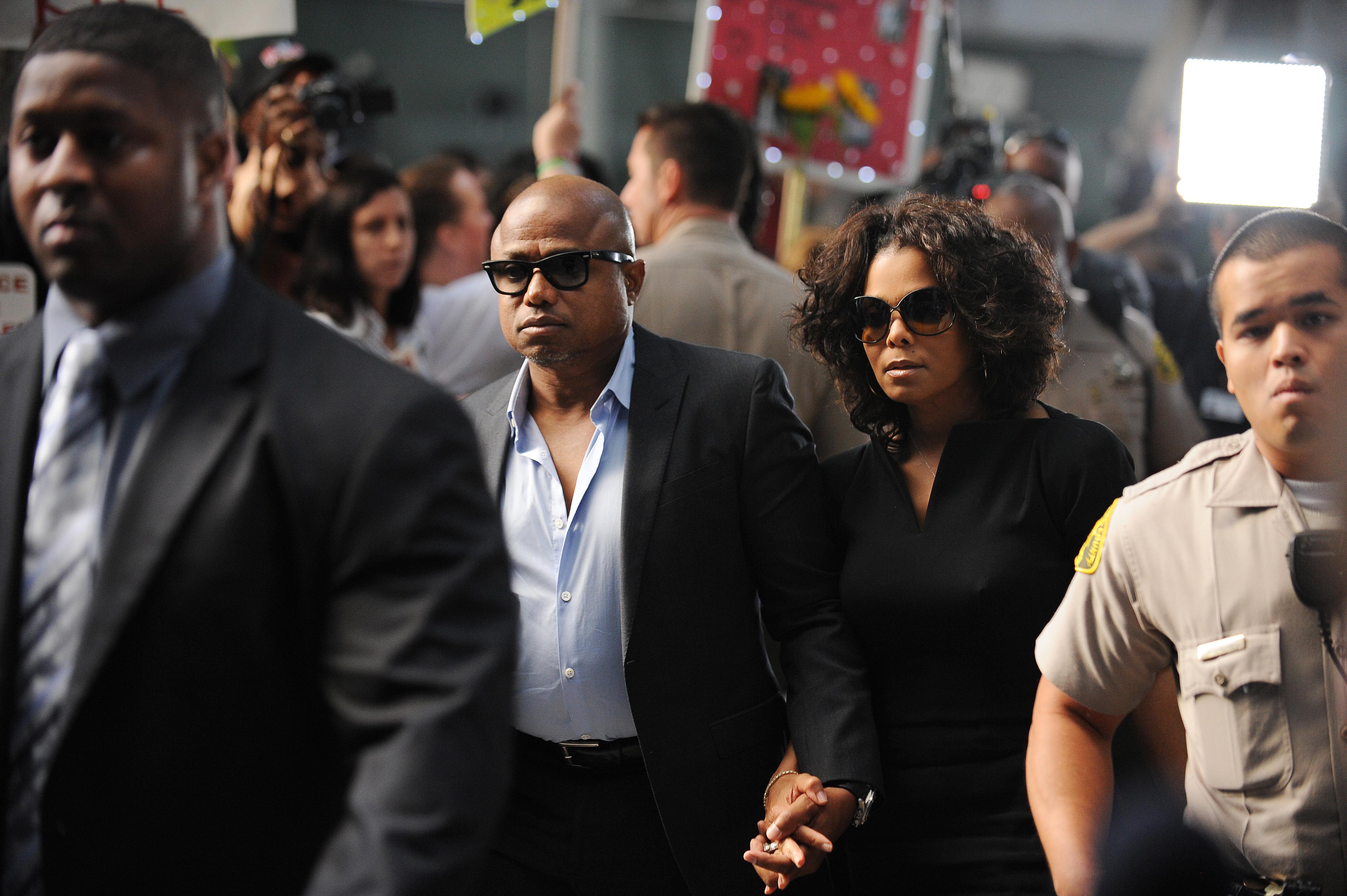 Randy Jackson and Janet Jackson hold han