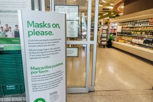 Miami Beach, Florida, Publix grocery store entrance with Bilingual sign about Face Mask policy