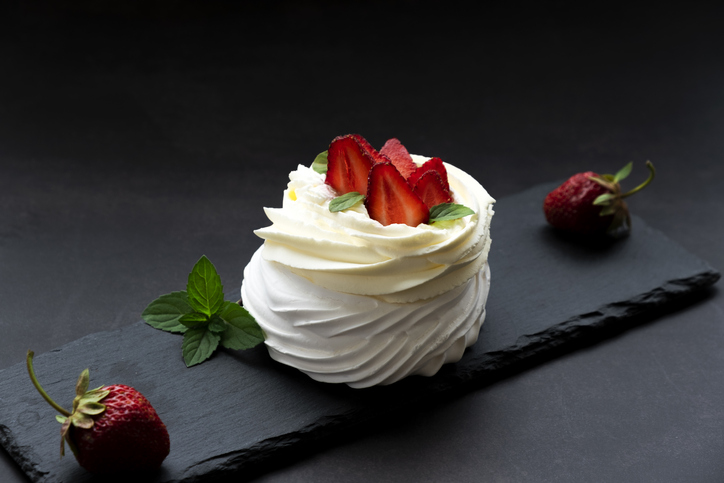 Pavlova dessert