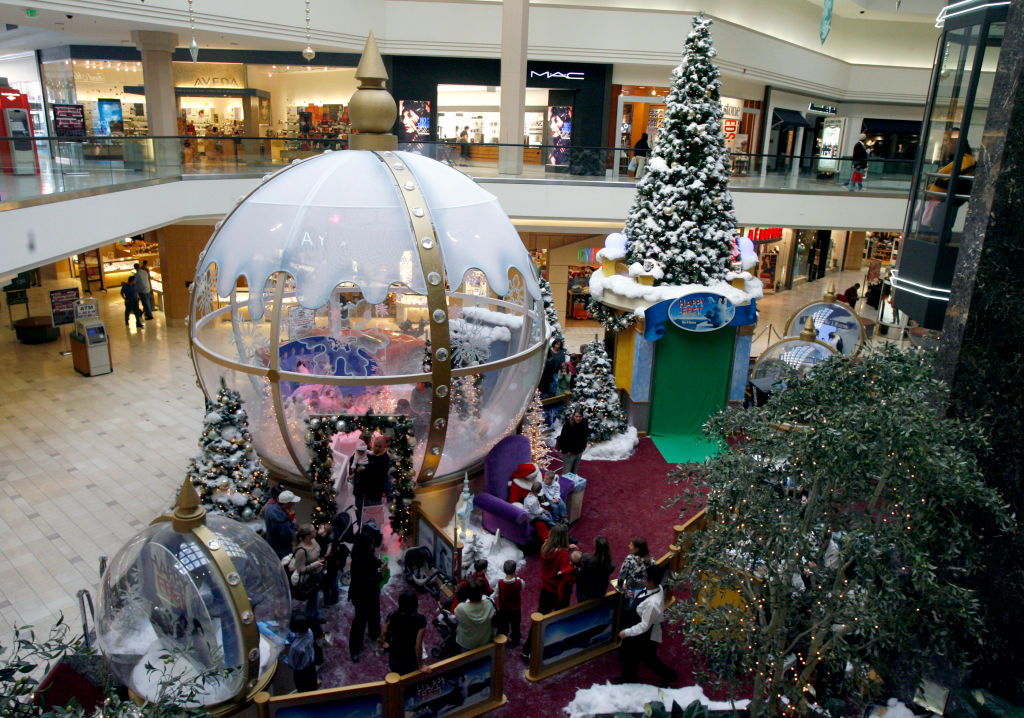 Shoppers waiting to visit Santa Claus walk through a snow globe at Sunvalley Mall in Concord, Calif. on Friday, Dec. 1, 2006. PAUL CHINN/The Chronicle Ran on: 12-16-2006 Shoppers waiting to visit Santa in the center court at the Sunvalley Sho