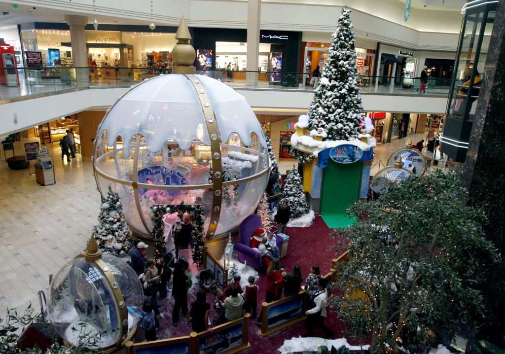 Shoppers waiting to visit Santa Claus walk through a snow globe at Sunvalley Mall in Concord, Calif. on Friday, Dec. 1, 2006. PAUL CHINN/The Chronicle Ran on: 12-16-2006 Shoppers waiting to visit Santa in the center court at the Sunvalley Sho